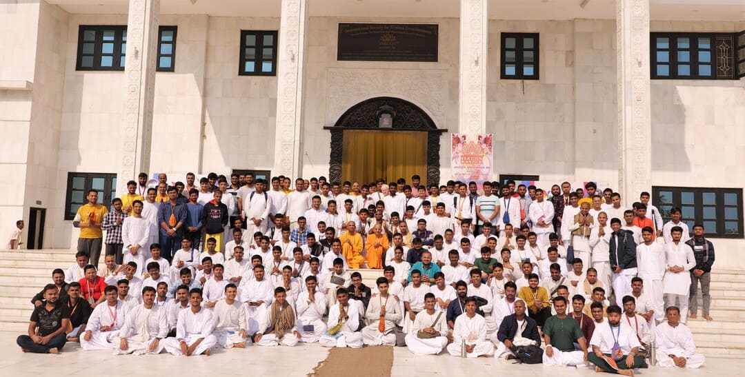 Group-of-devotees1