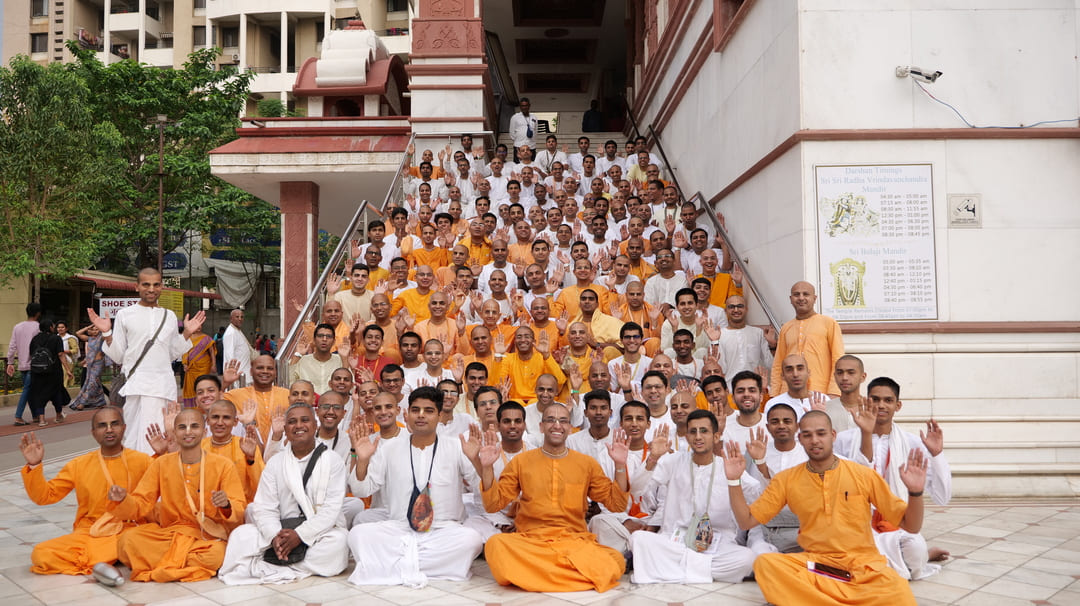 Group-of-devotees2